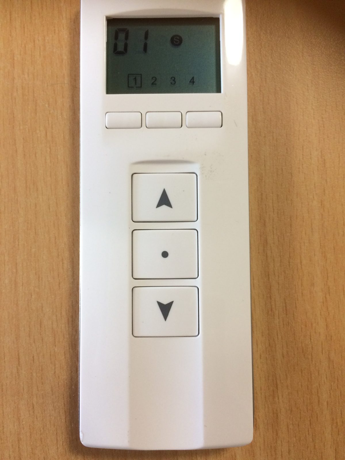 CONTROL YOUR SMART BLINDS WITH YOUR SMARTPHONE OR TABLET